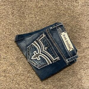 ROCK REVIVAL YALEN  Mid-Rise Distressed Skinny Jeans.